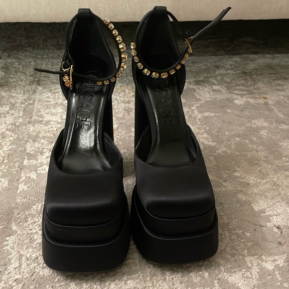 Versace D'orsay Satin Pumps Size 38.5 - Picture 4 of 7